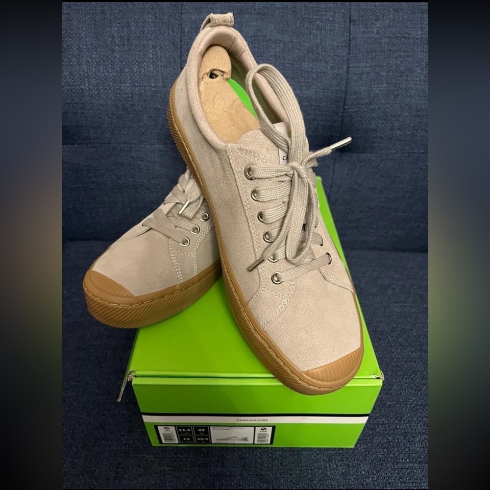 Cariuma OCA Low Gum Sole Cloud Grey Suede Sneaker Size 11.5 Men or 13 Women-NEW